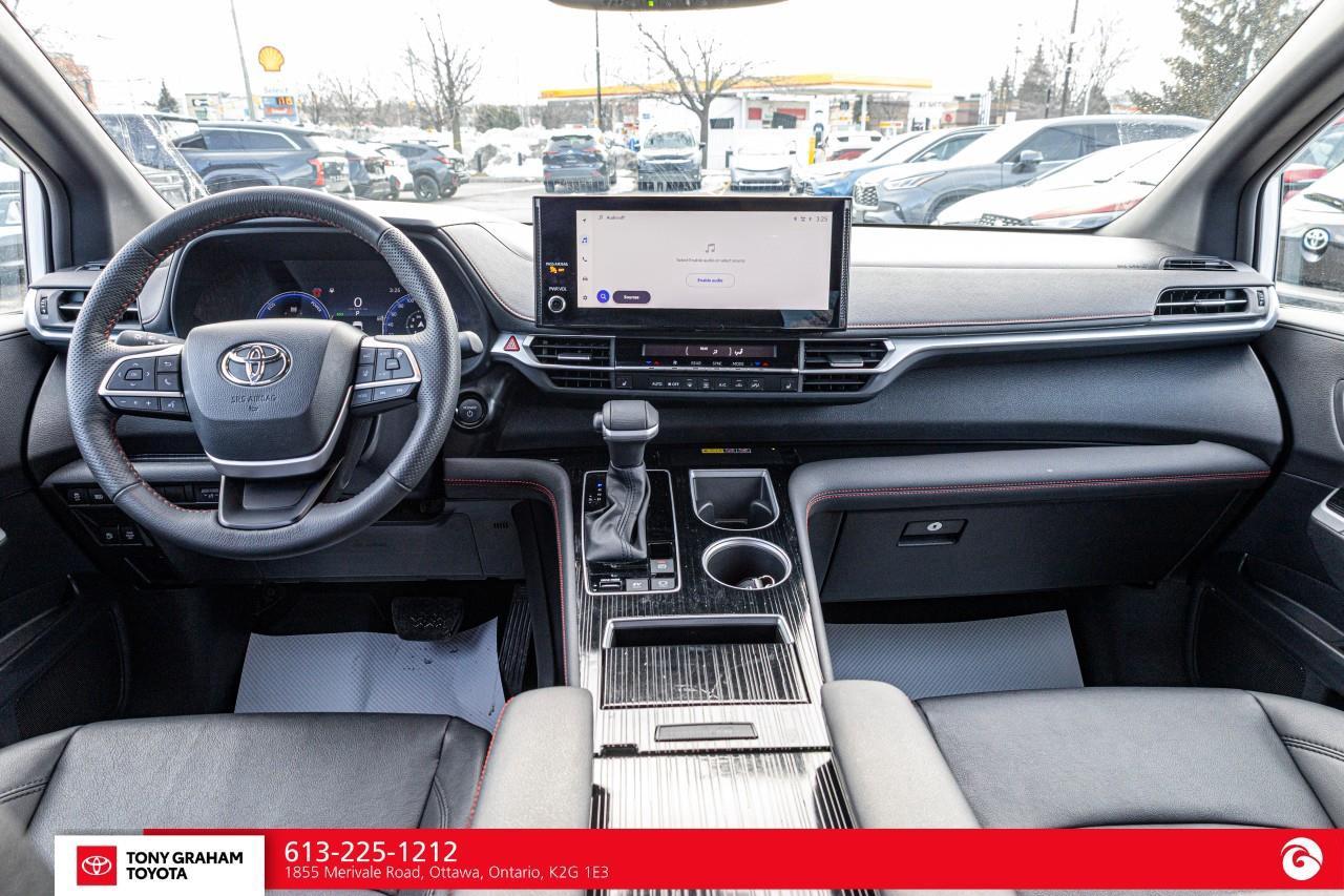 2025 Toyota Sienna XSE 7-Passenger Photo