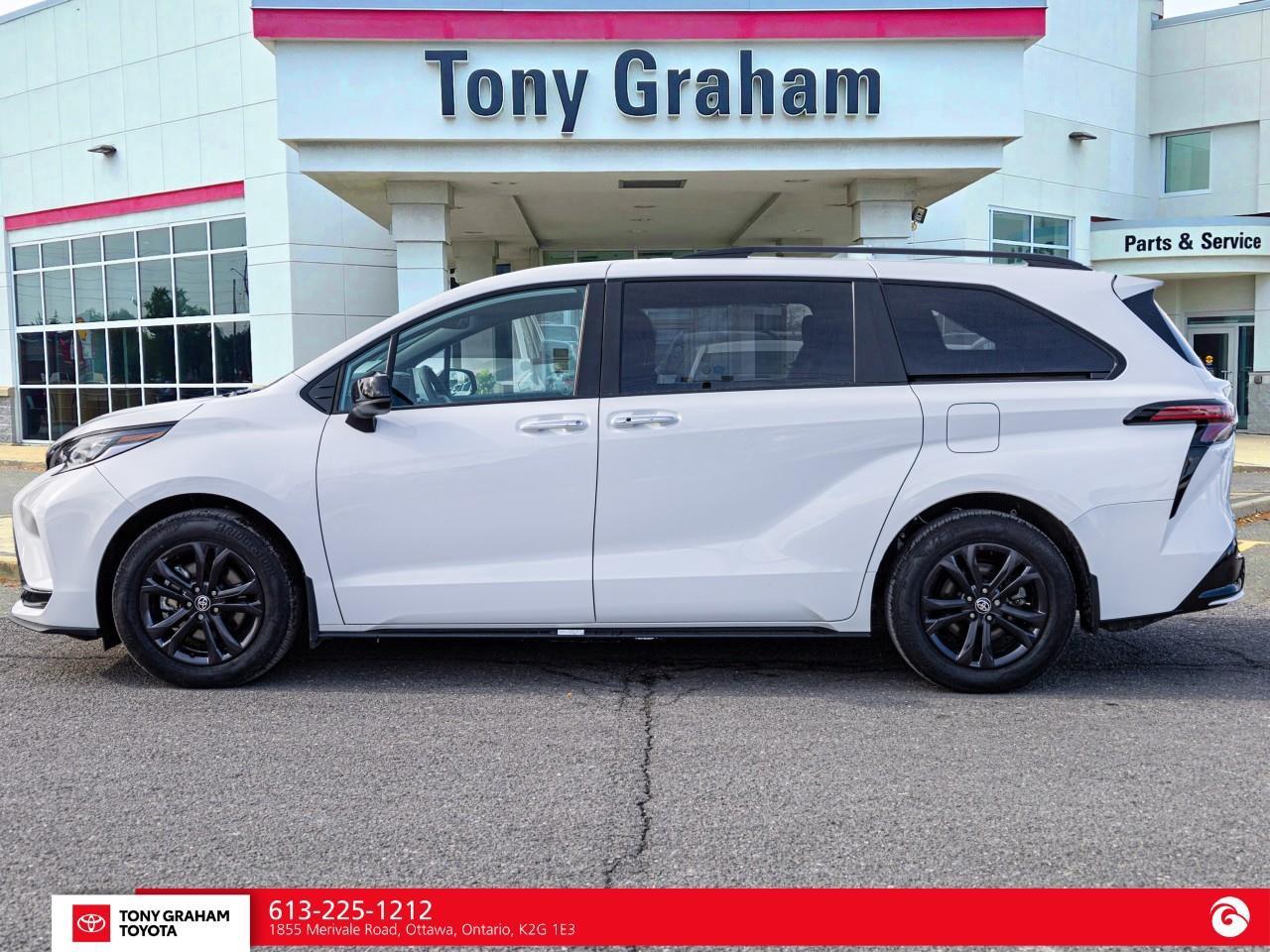 2025 Toyota Sienna XSE 7-Passenger Photo