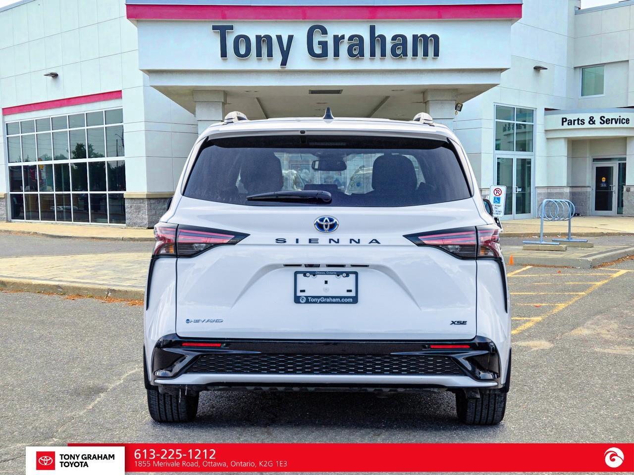 2025 Toyota Sienna XSE 7-Passenger Photo4