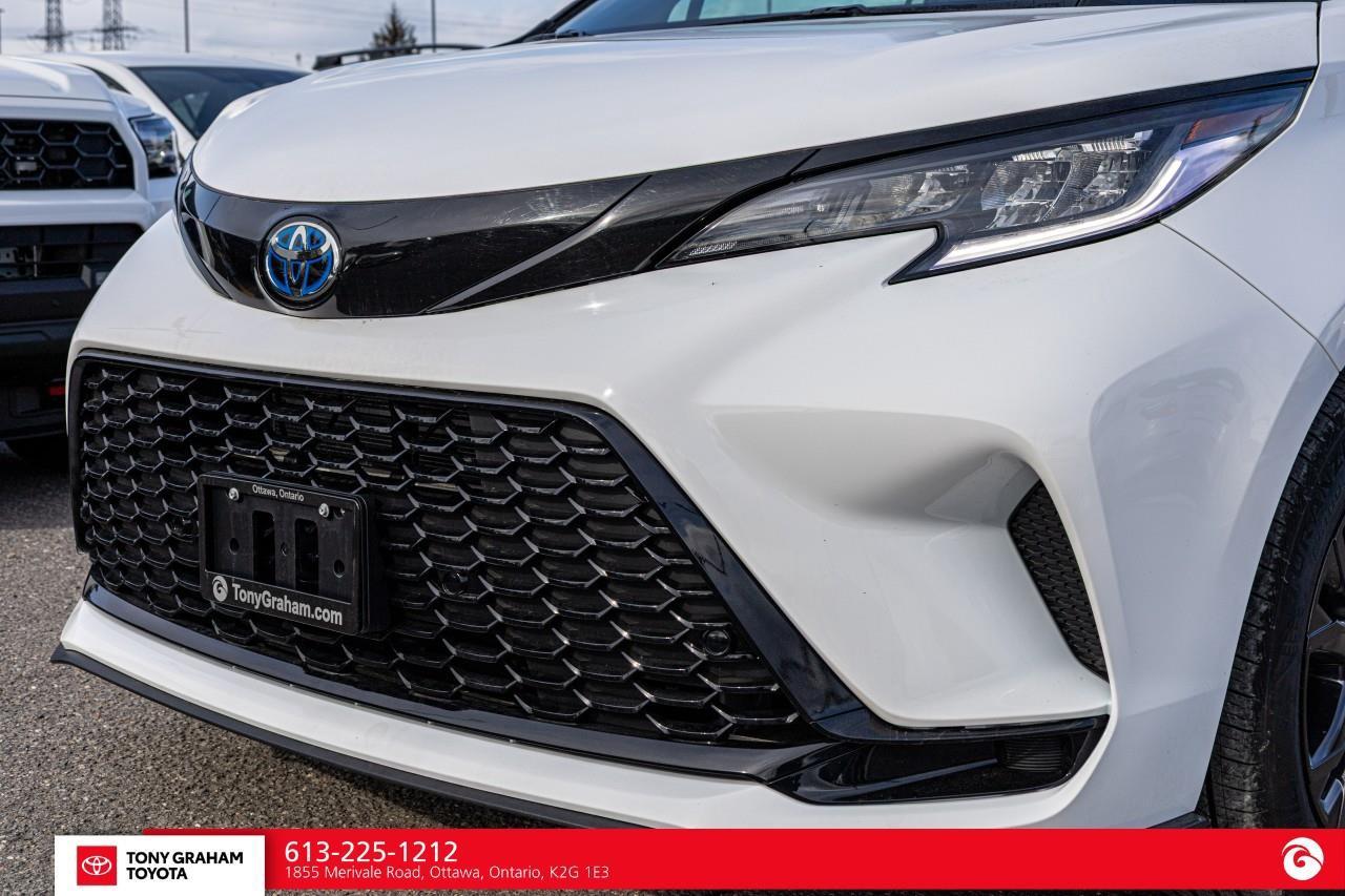 2025 Toyota Sienna XSE 7-Passenger Photo