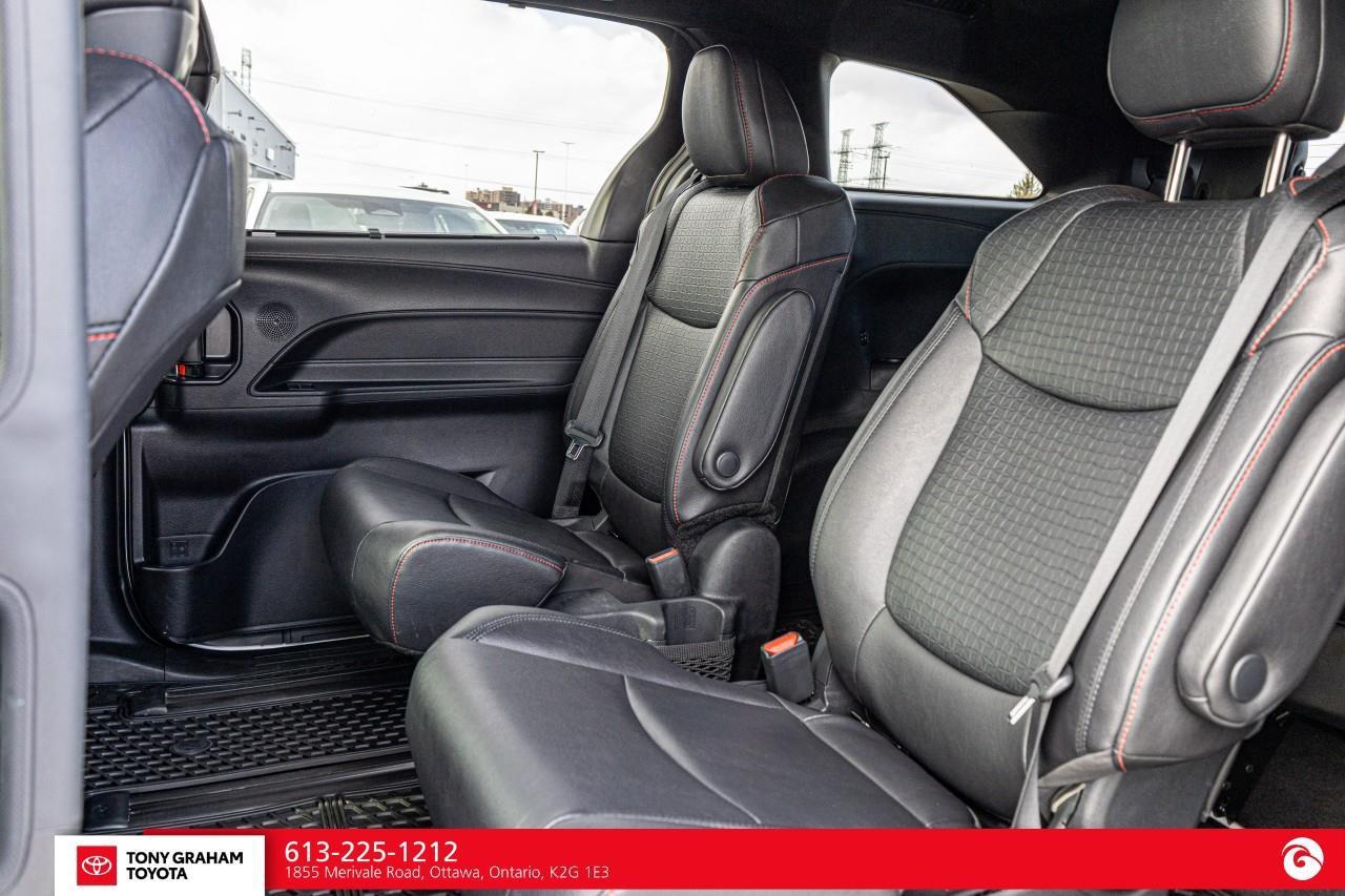 2025 Toyota Sienna XSE 7-Passenger Photo