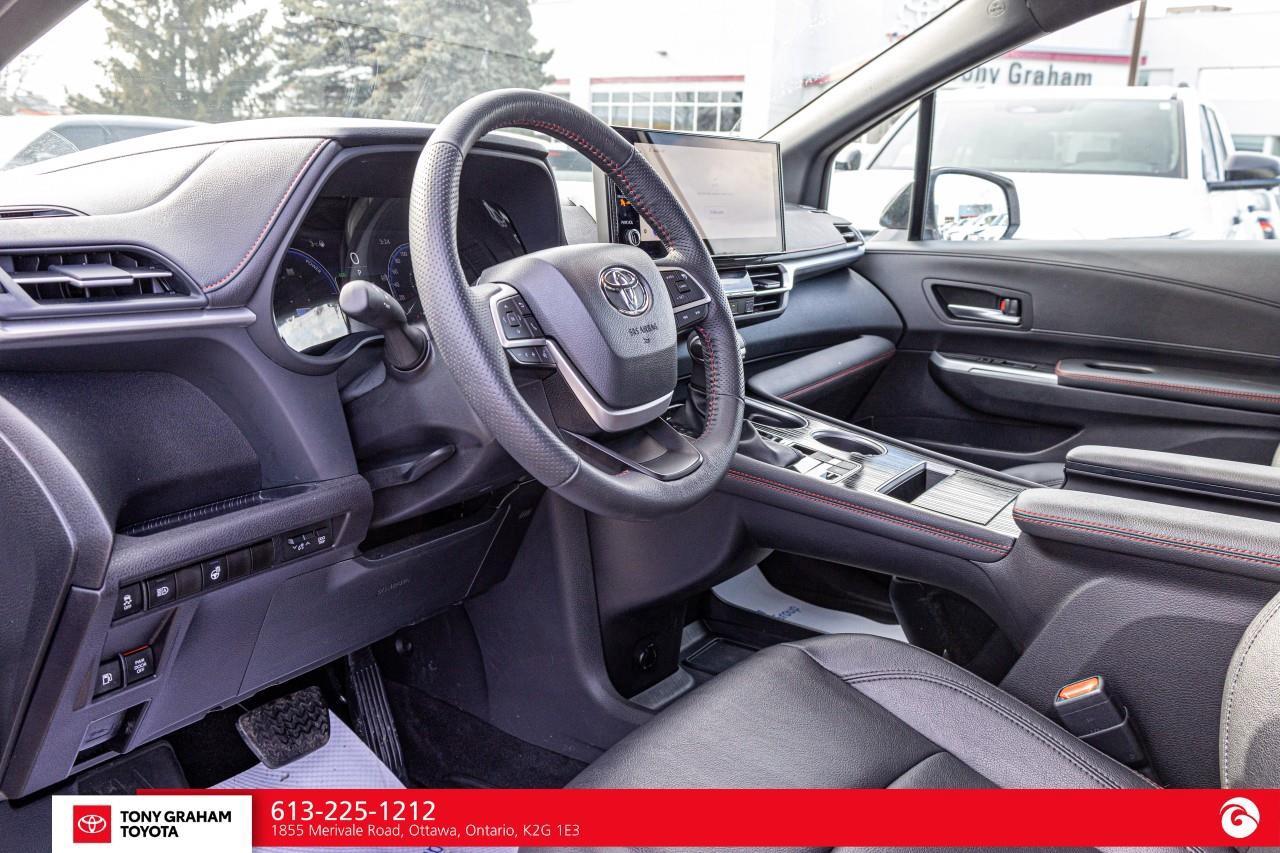 2025 Toyota Sienna XSE 7-Passenger Photo