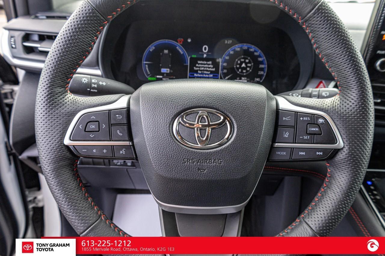 2025 Toyota Sienna XSE 7-Passenger Photo