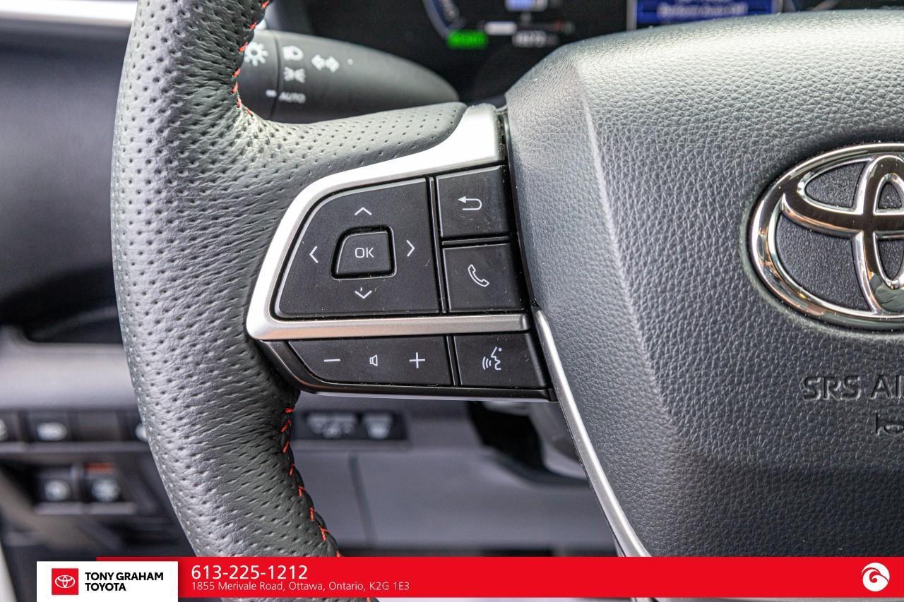 2025 Toyota Sienna XSE 7-Passenger Photo