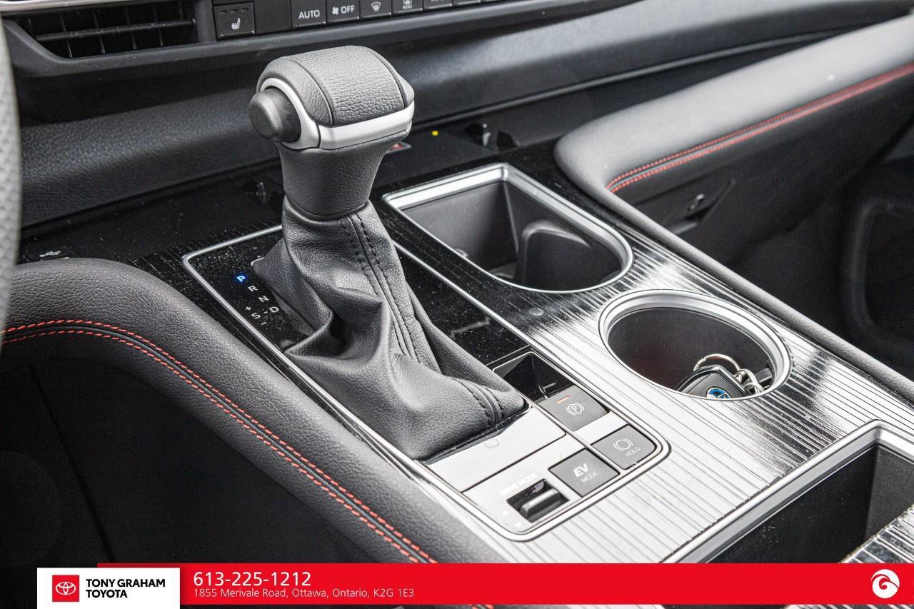 2025 Toyota Sienna XSE 7-Passenger Photo