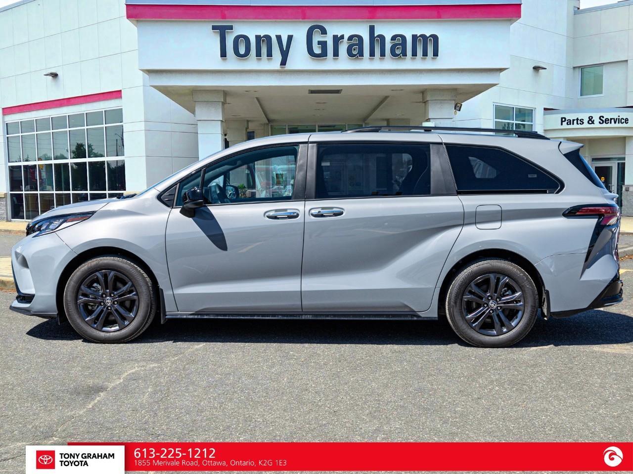 2025 Toyota Sienna XSE 7-Passenger Photo4