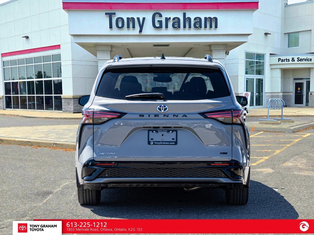 2025 Toyota Sienna XSE 7-Passenger Photo