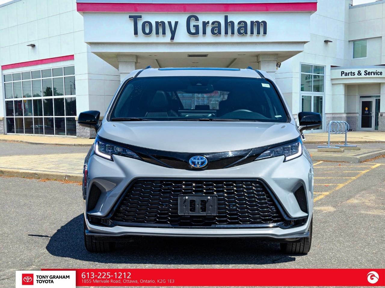 2025 Toyota Sienna XSE 7-Passenger Photo2