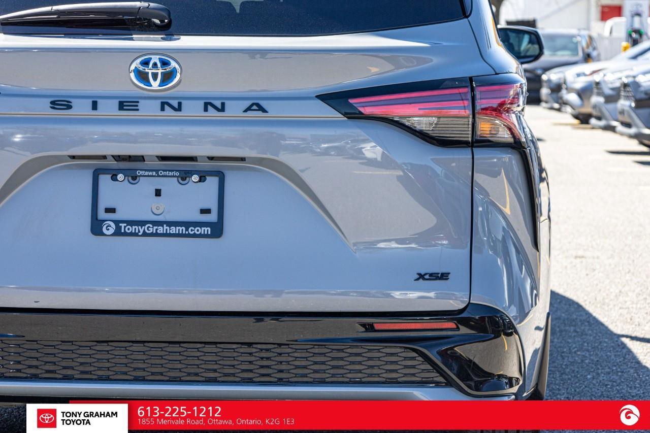 2025 Toyota Sienna XSE 7-Passenger Photo