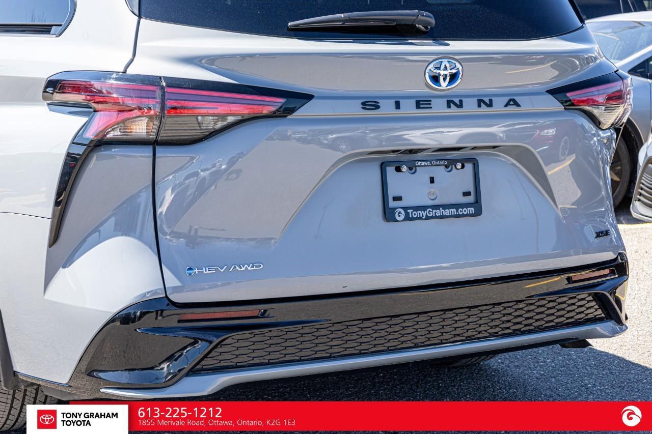 2025 Toyota Sienna XSE 7-Passenger Photo