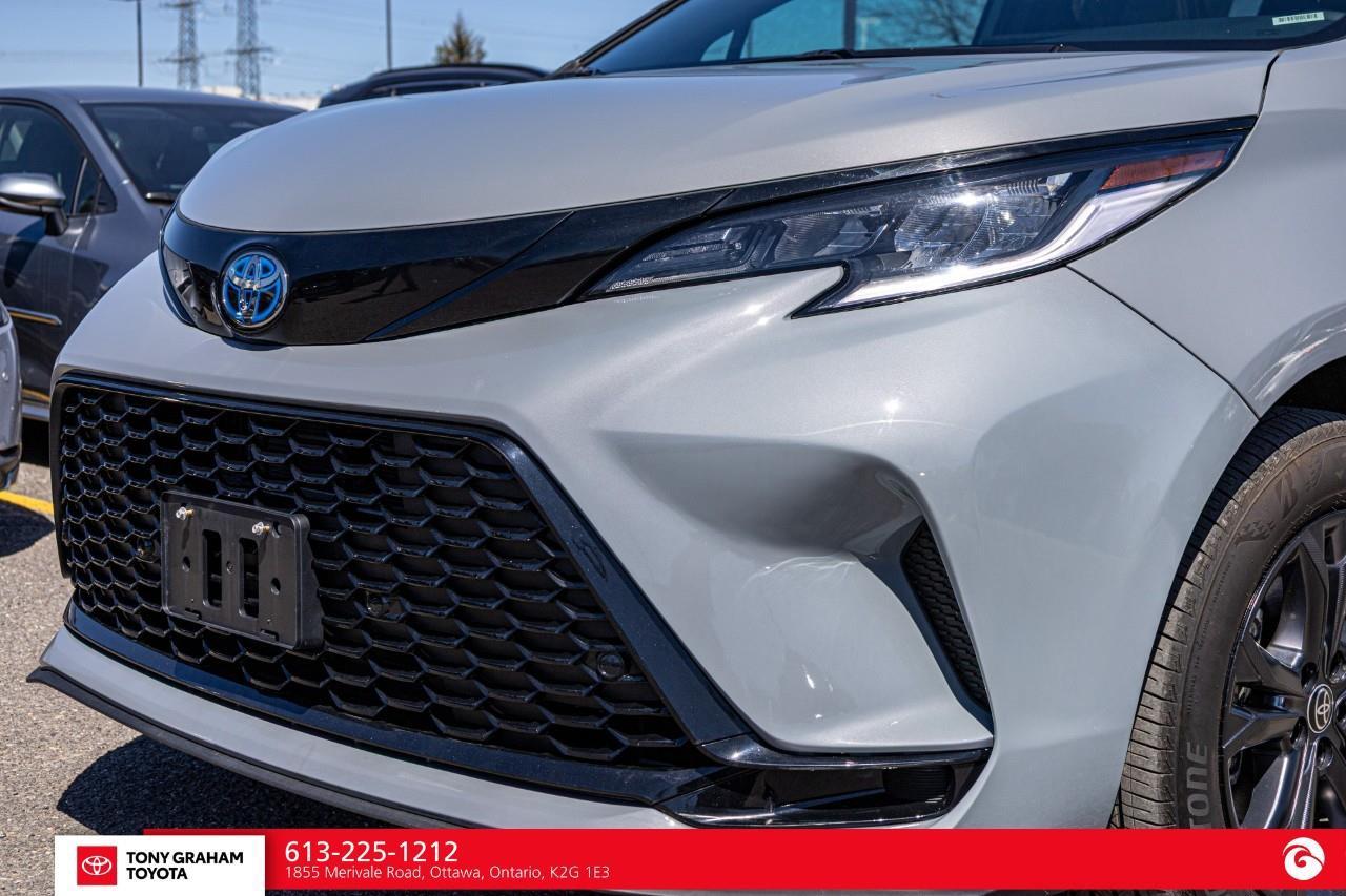2025 Toyota Sienna XSE 7-Passenger Photo