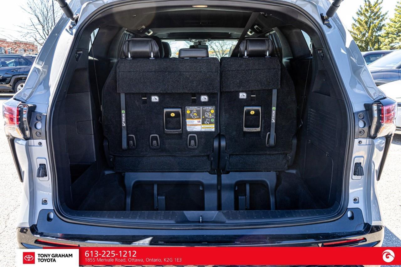 2025 Toyota Sienna XSE 7-Passenger Photo