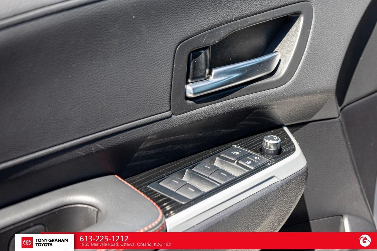 2025 Toyota Sienna XSE 7-Passenger Photo