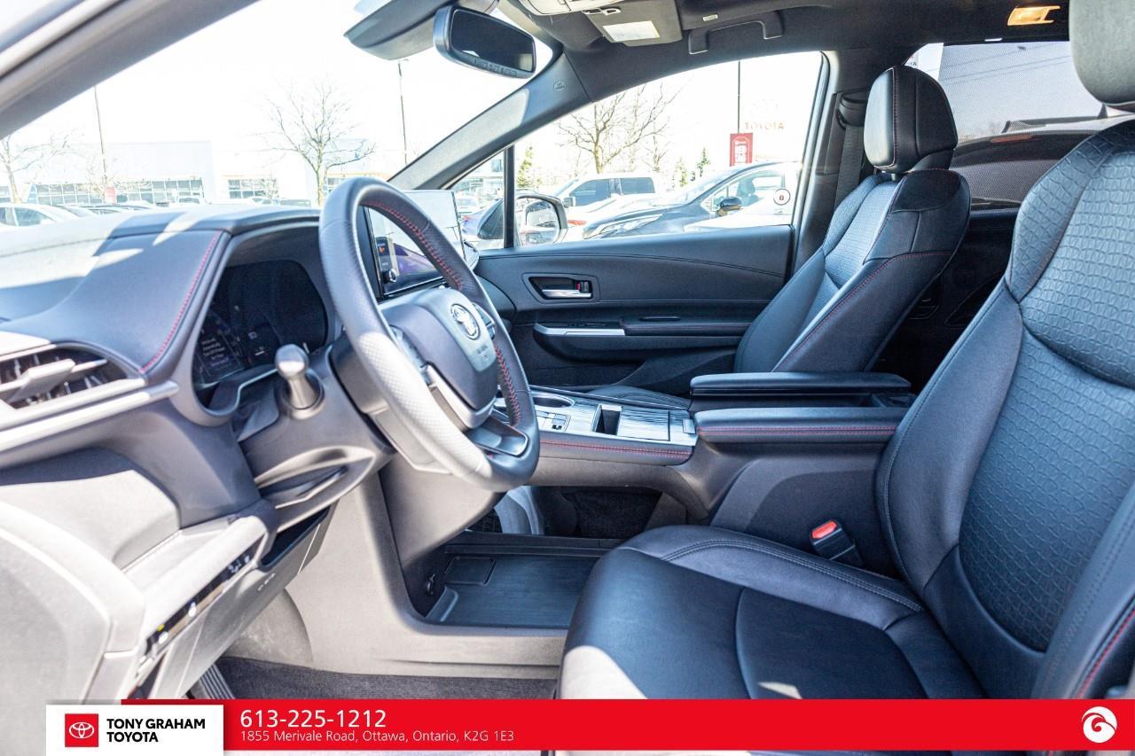 2025 Toyota Sienna XSE 7-Passenger Photo