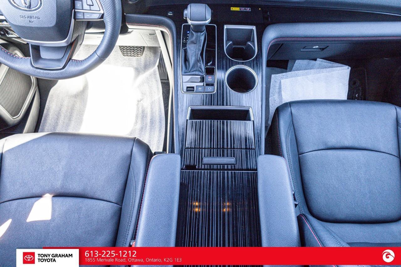 2025 Toyota Sienna XSE 7-Passenger Photo