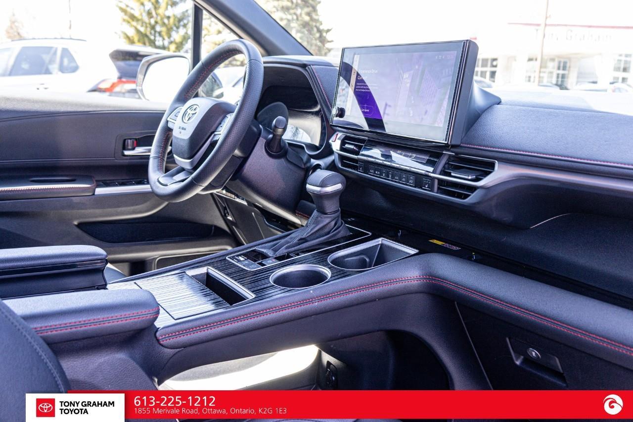 2025 Toyota Sienna XSE 7-Passenger Photo