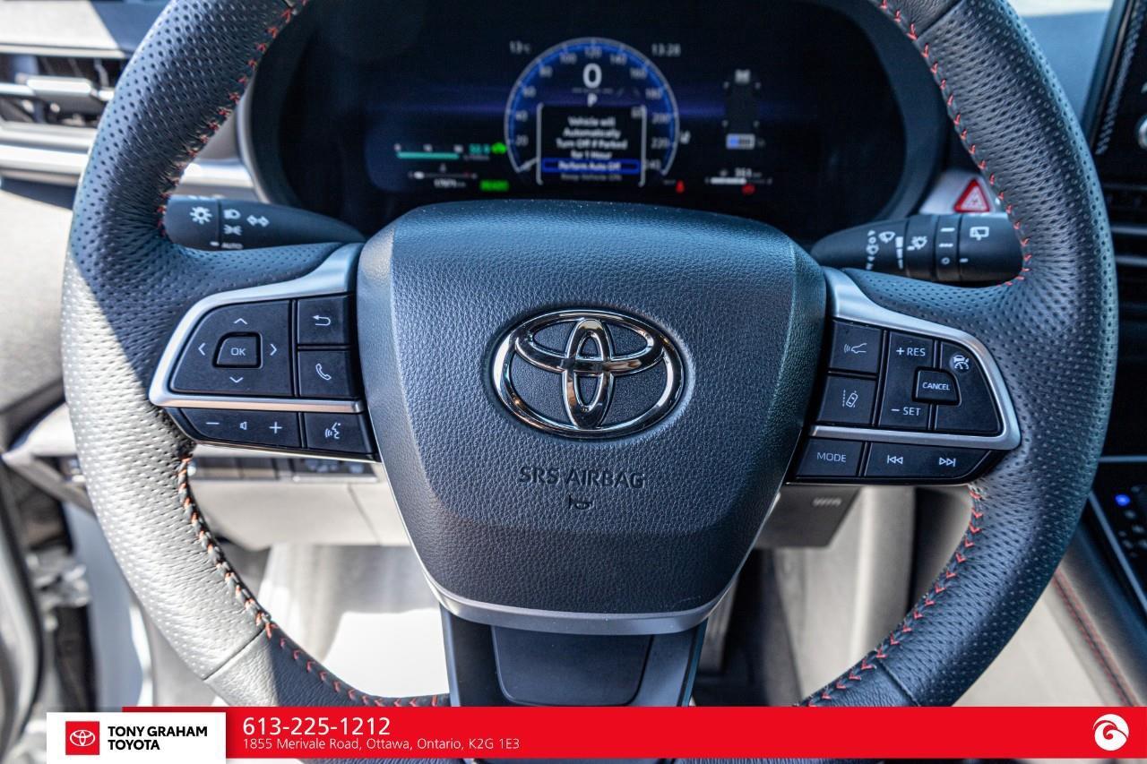 2025 Toyota Sienna XSE 7-Passenger Photo