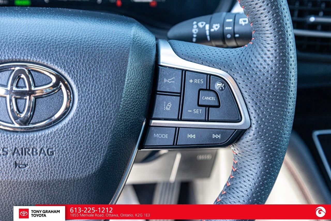2025 Toyota Sienna XSE 7-Passenger Photo