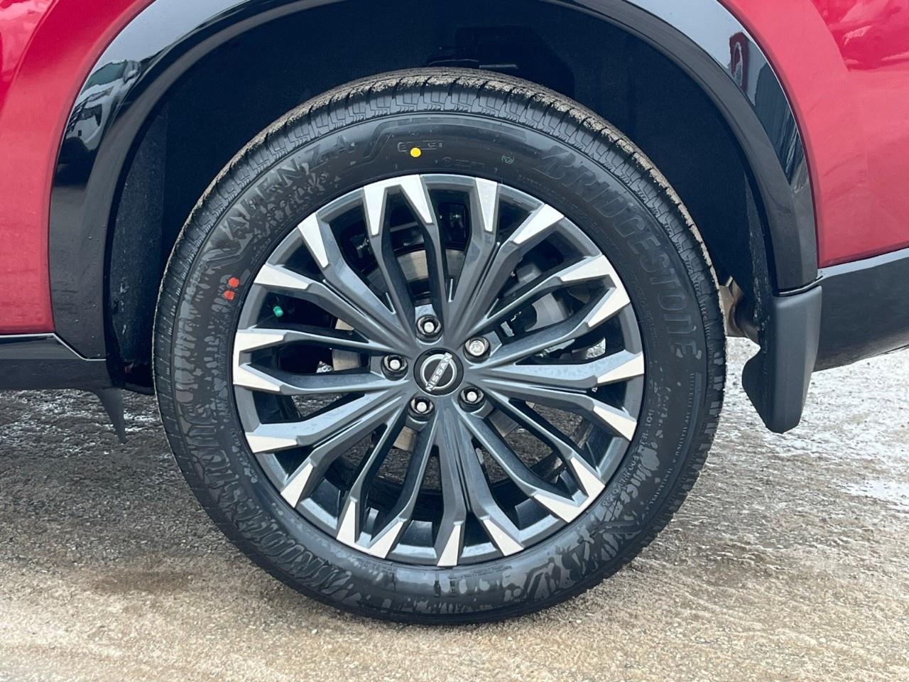 2026 Nissan Rogue AWD Platinum Photo4