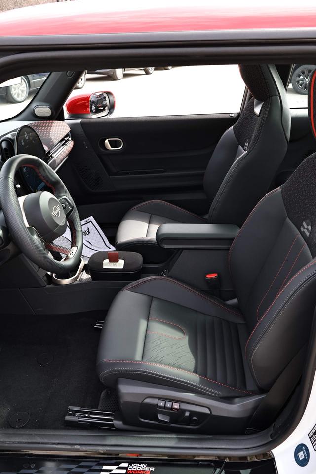 2025 MINI 3 Door John Cooper Works Photo