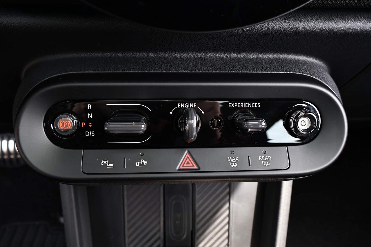 2025 MINI 3 Door John Cooper Works Photo