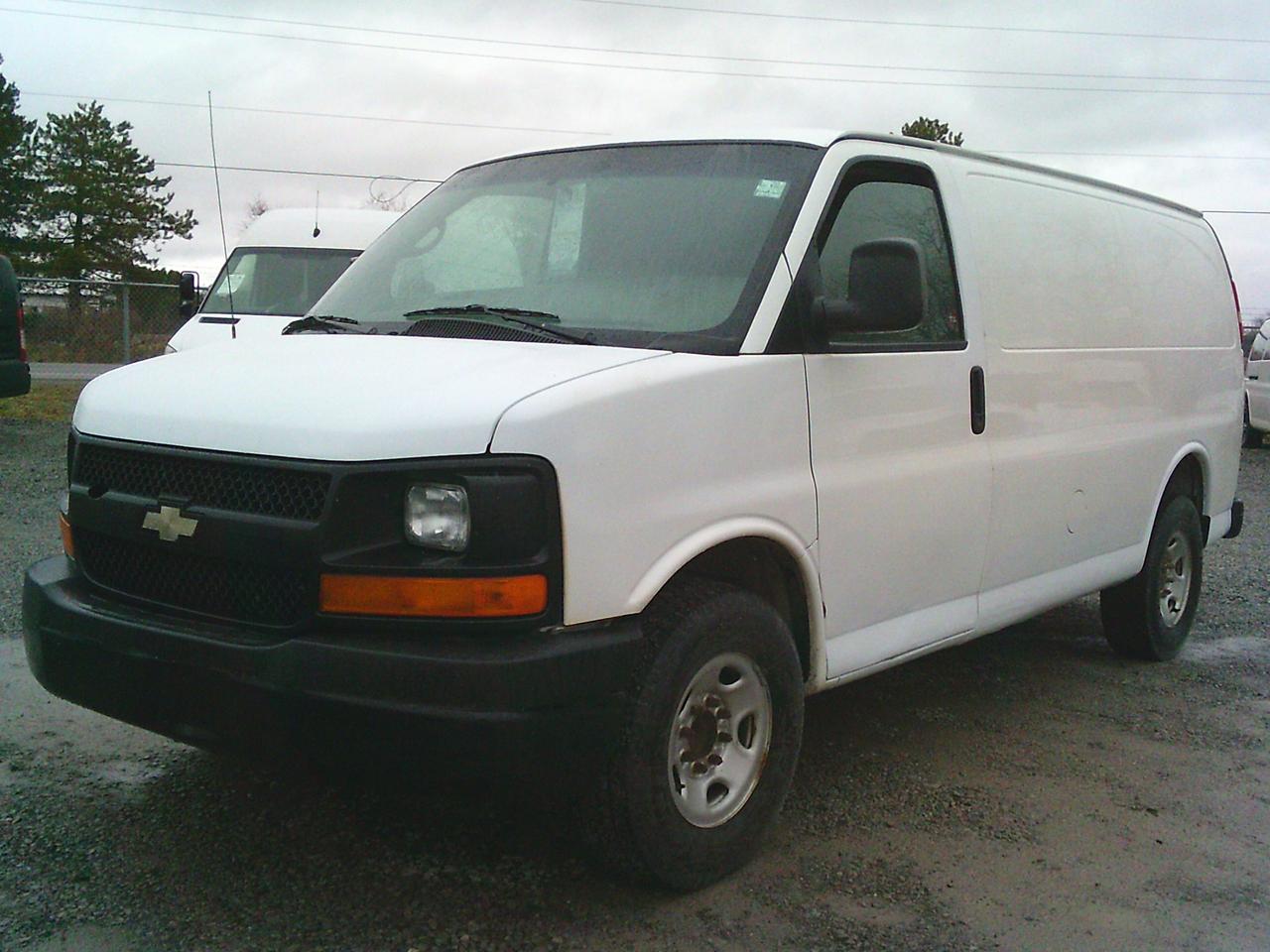 2011 Chevrolet Express RWD 2500 135 Photo