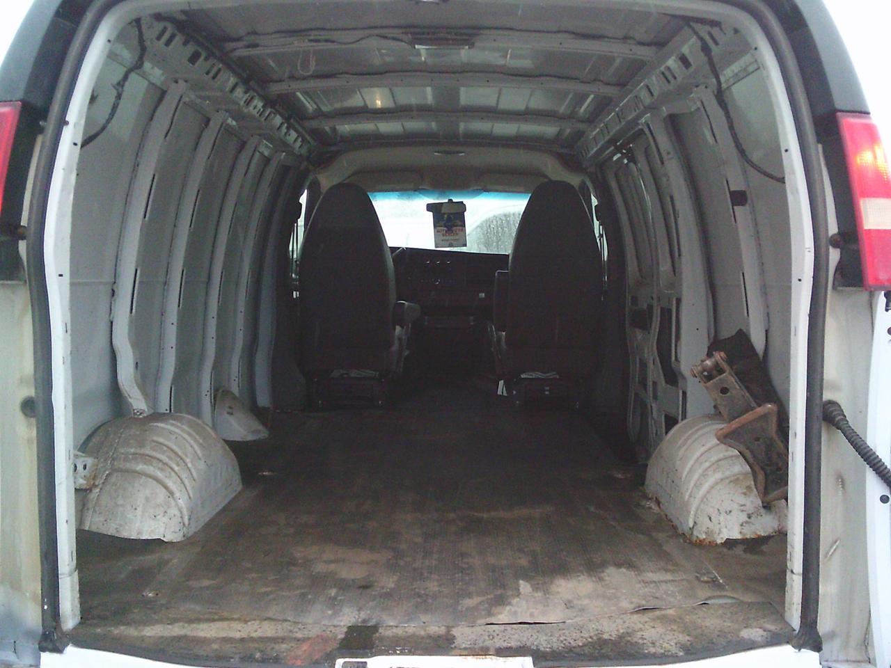 2011 Chevrolet Express RWD 2500 135 Photo2