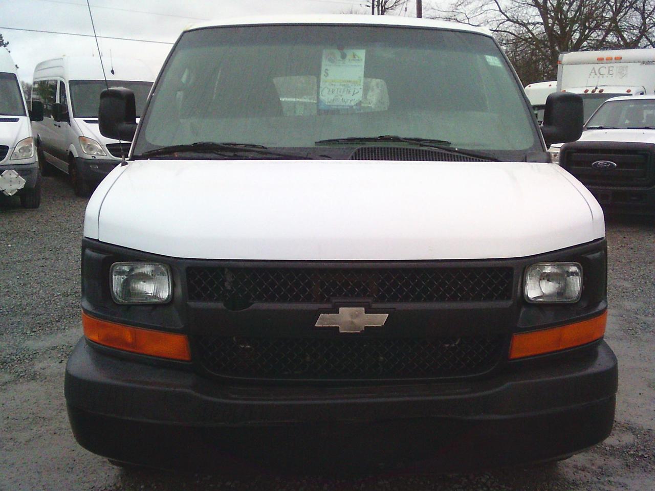 2011 Chevrolet Express RWD 2500 135 Photo