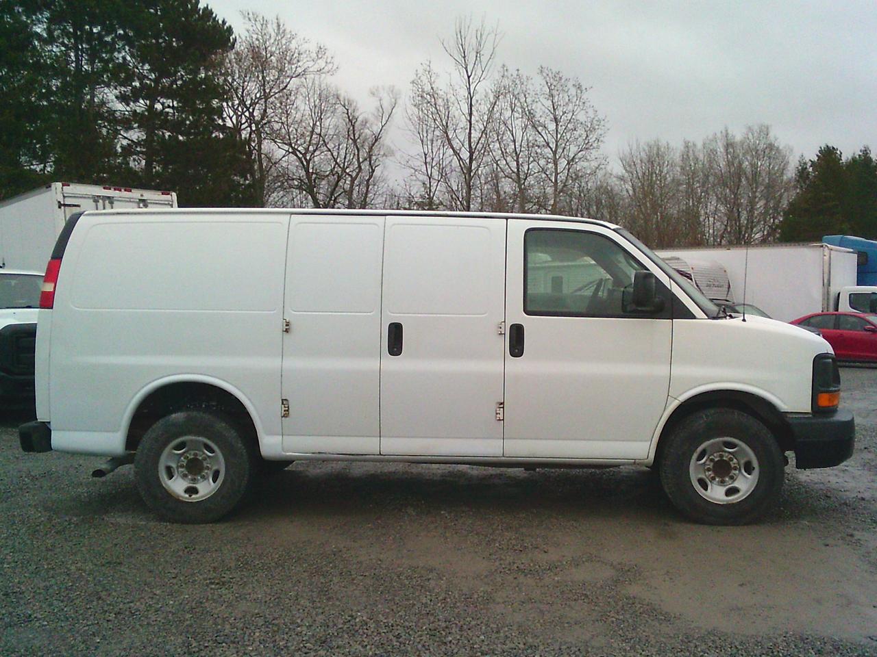 2011 Chevrolet Express RWD 2500 135 Photo