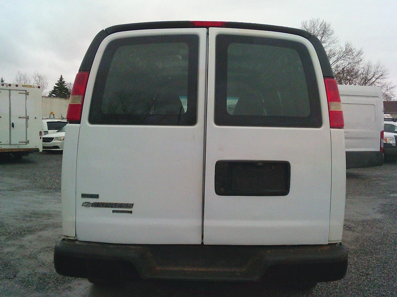 2011 Chevrolet Express RWD 2500 135 Photo