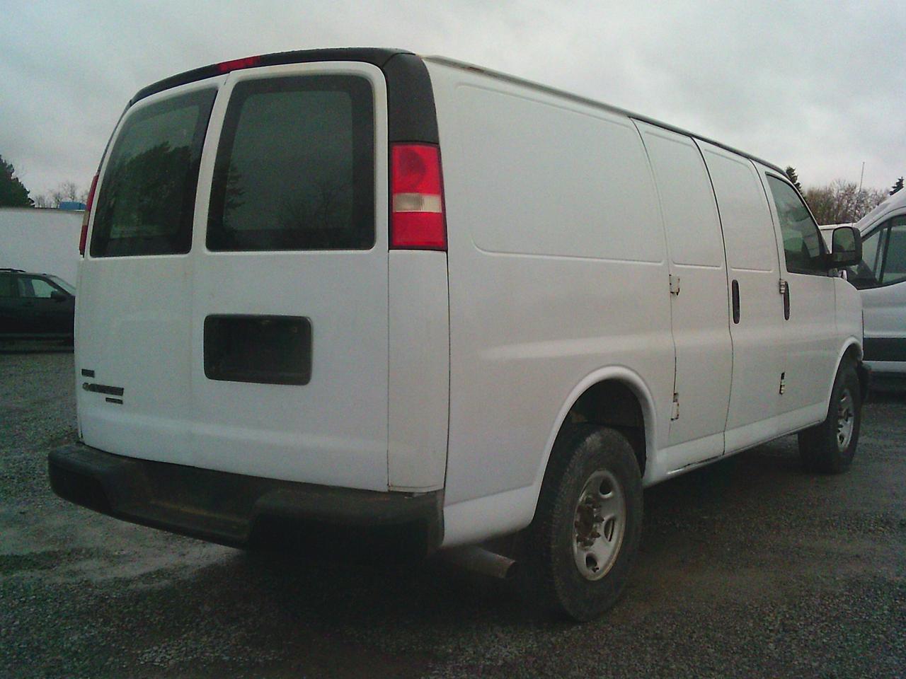 2011 Chevrolet Express RWD 2500 135 Photo