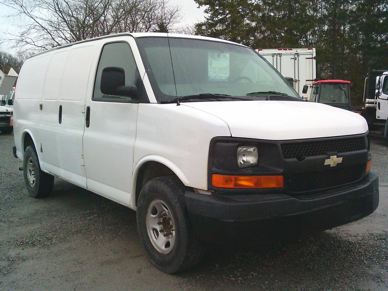 2011 Chevrolet Express RWD 2500 135 Photo