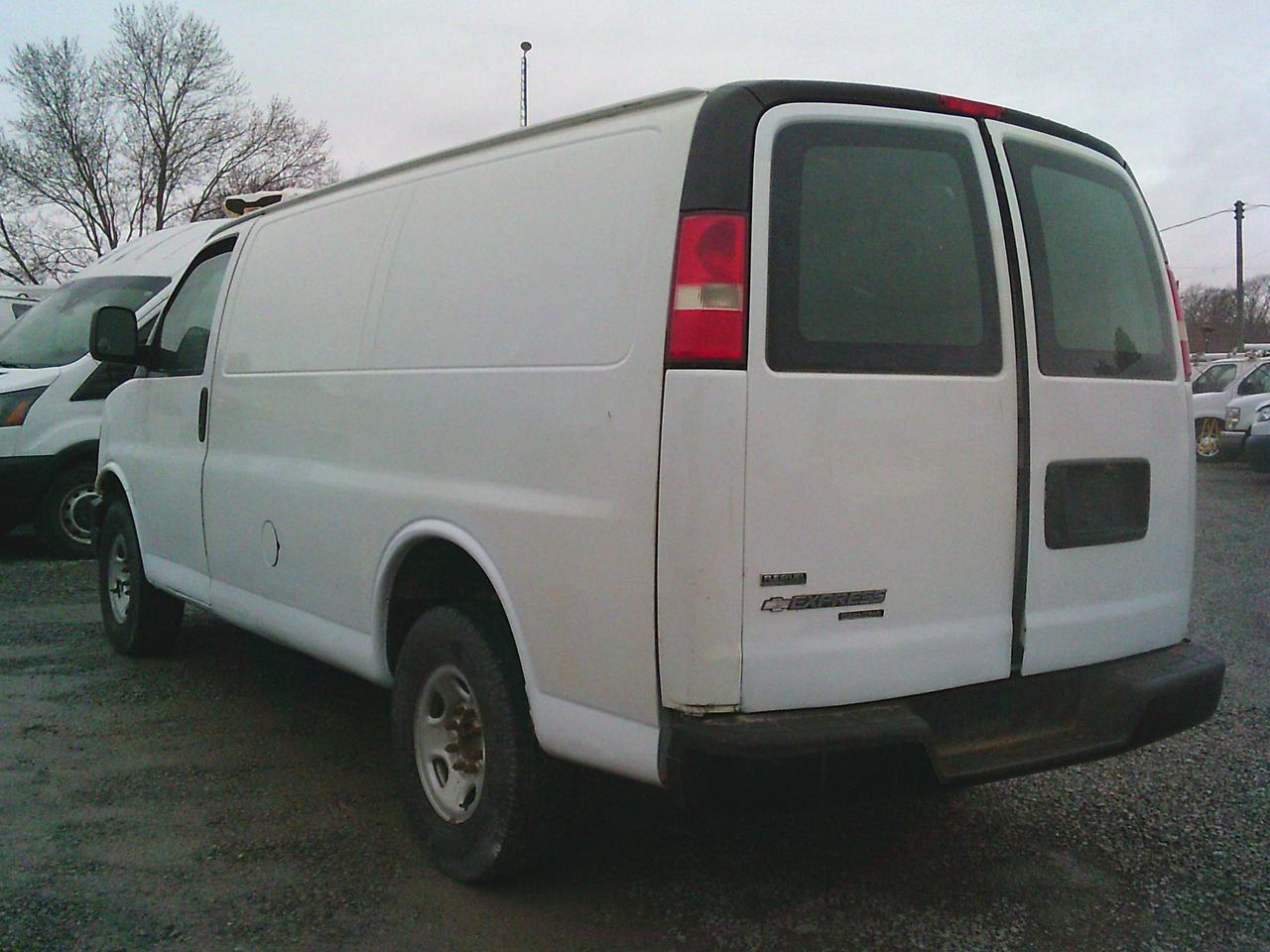 2011 Chevrolet Express RWD 2500 135 Photo