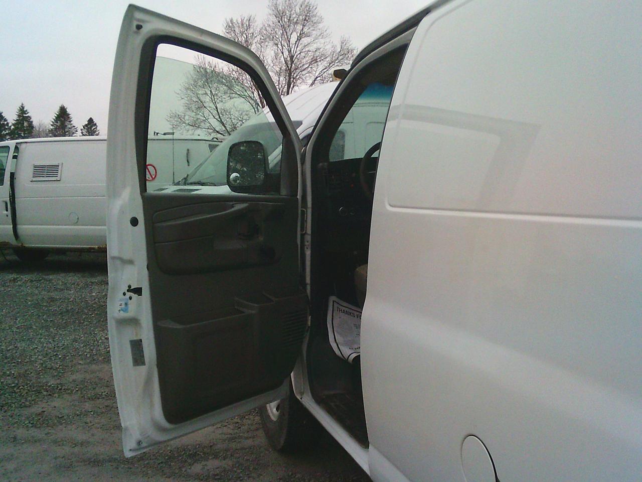 2011 Chevrolet Express RWD 2500 135 Photo