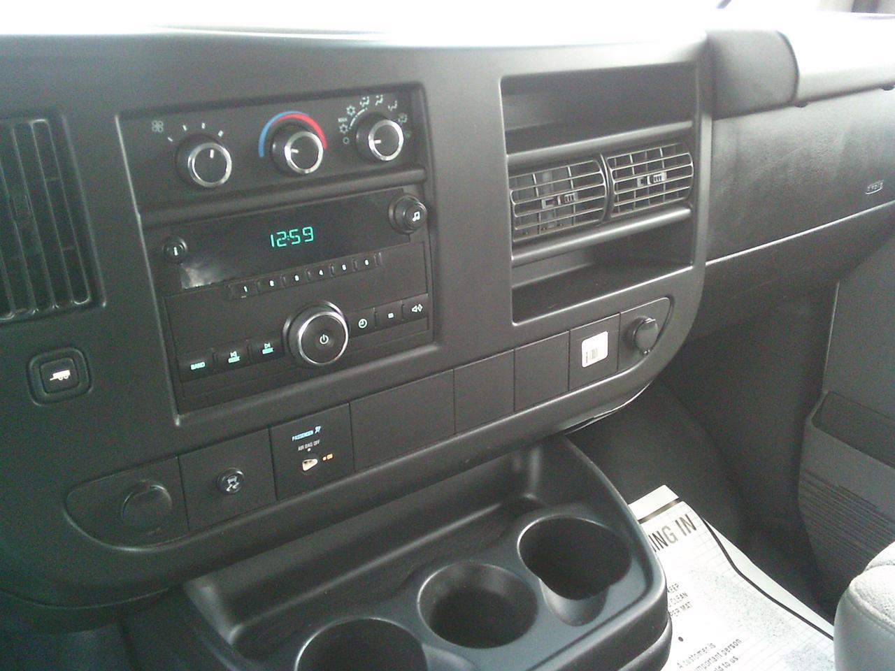 2011 Chevrolet Express RWD 2500 135 Photo