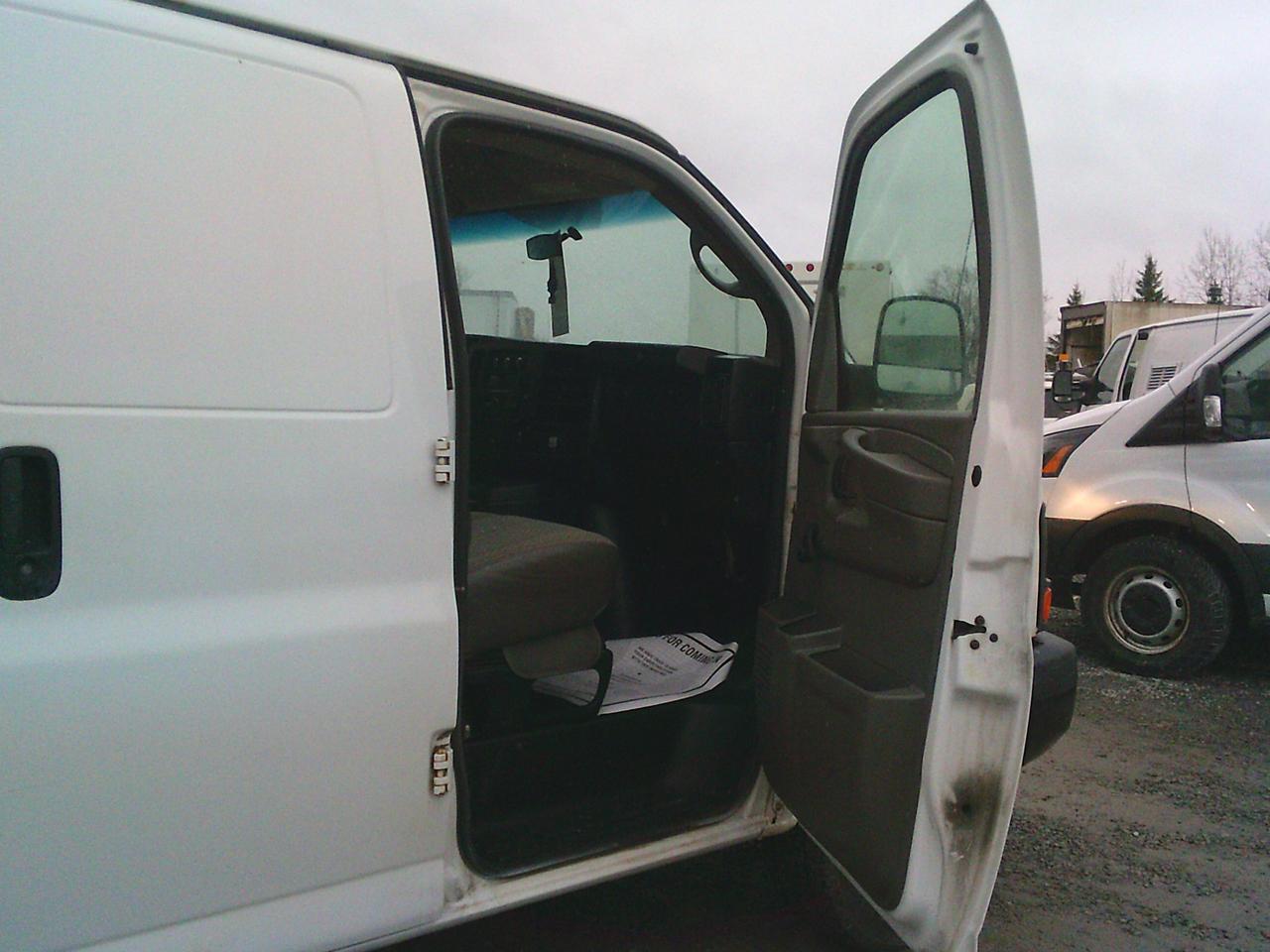 2011 Chevrolet Express RWD 2500 135 Photo