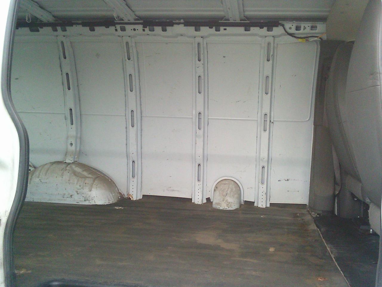 2011 Chevrolet Express RWD 2500 135 Photo