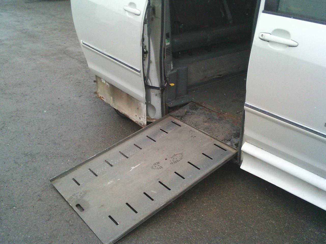 2008 Toyota Sienna wheel chair 5dr XLE Mobility 5 Pass FWD Photo