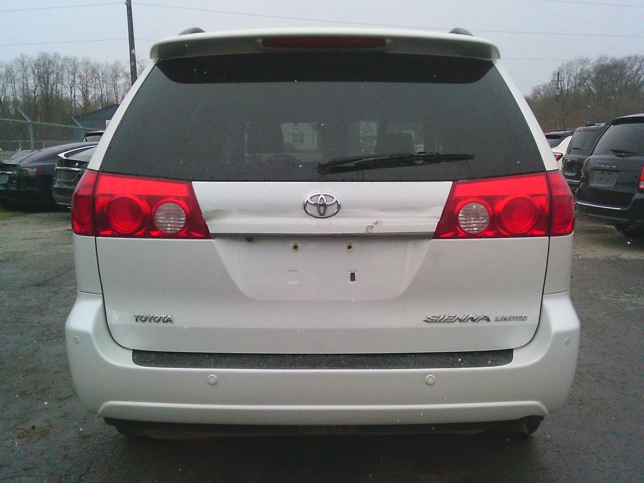 2008 Toyota Sienna wheel chair 5dr XLE Mobility 5 Pass FWD Photo