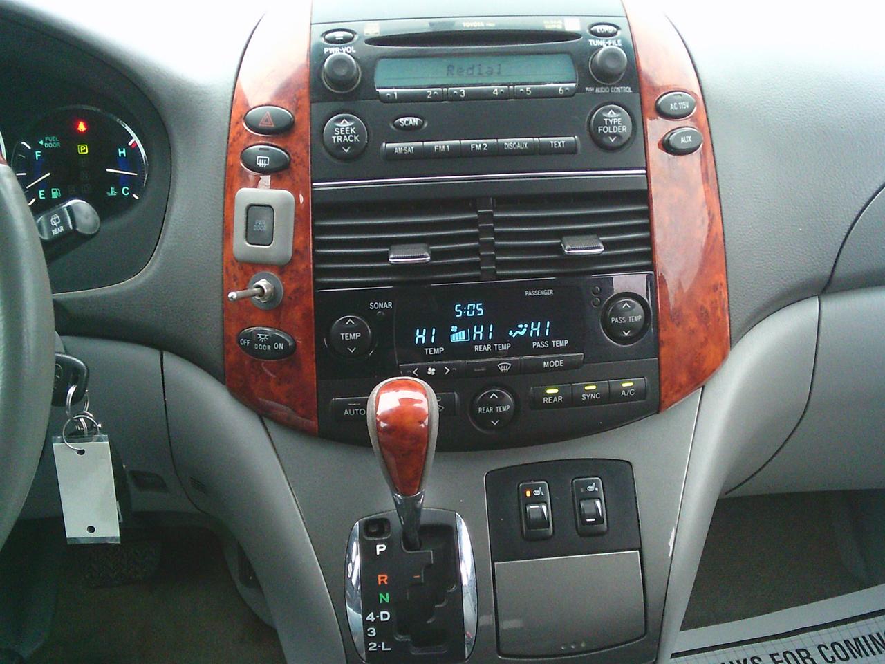 2008 Toyota Sienna wheel chair 5dr XLE Mobility 5 Pass FWD Photo