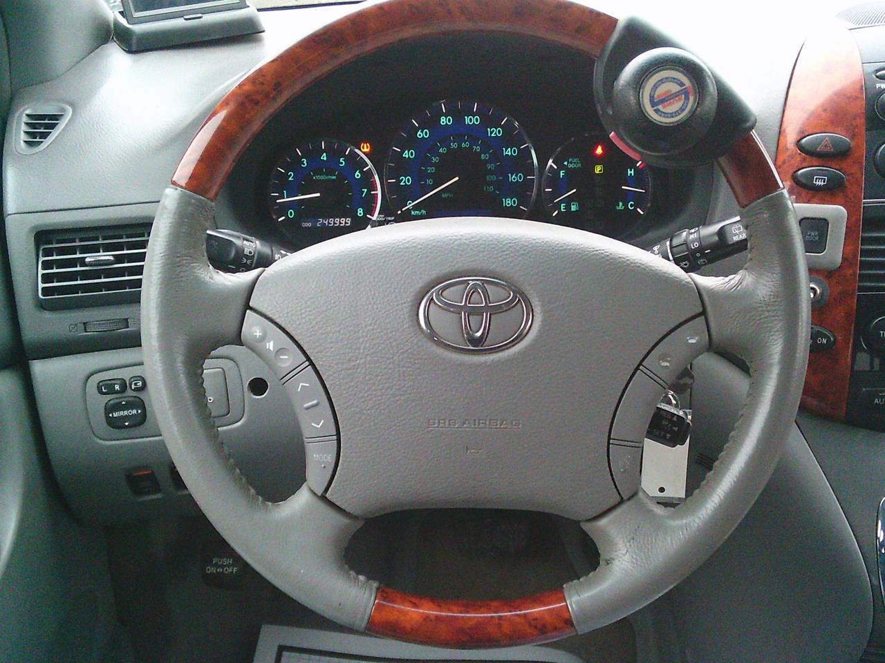 2008 Toyota Sienna wheel chair 5dr XLE Mobility 5 Pass FWD Photo