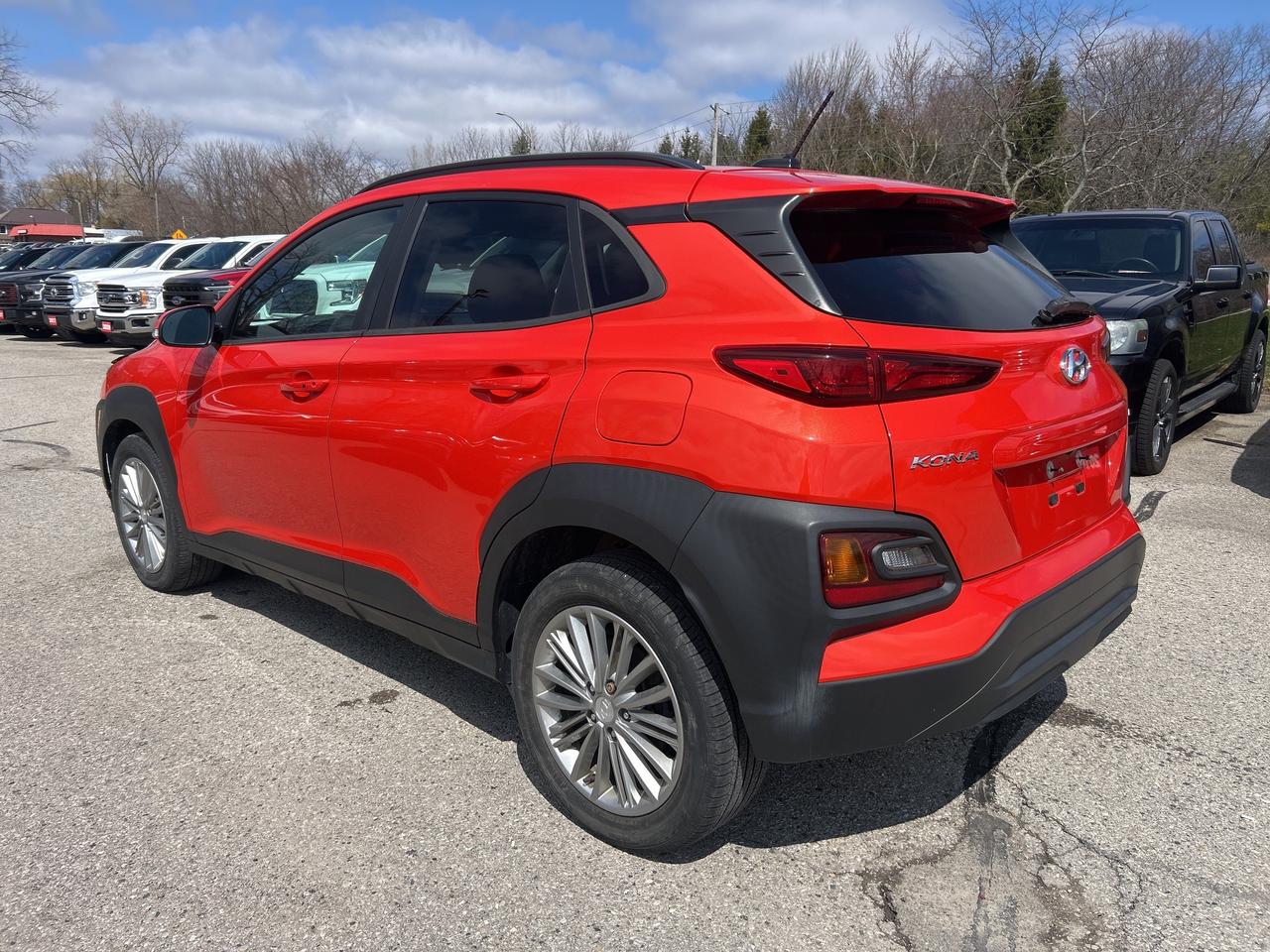 2020 Hyundai KONA LUXURY, CLEAN CARFAX, SUNROOF, LEATHER, BACKUP CAM - Photo #4