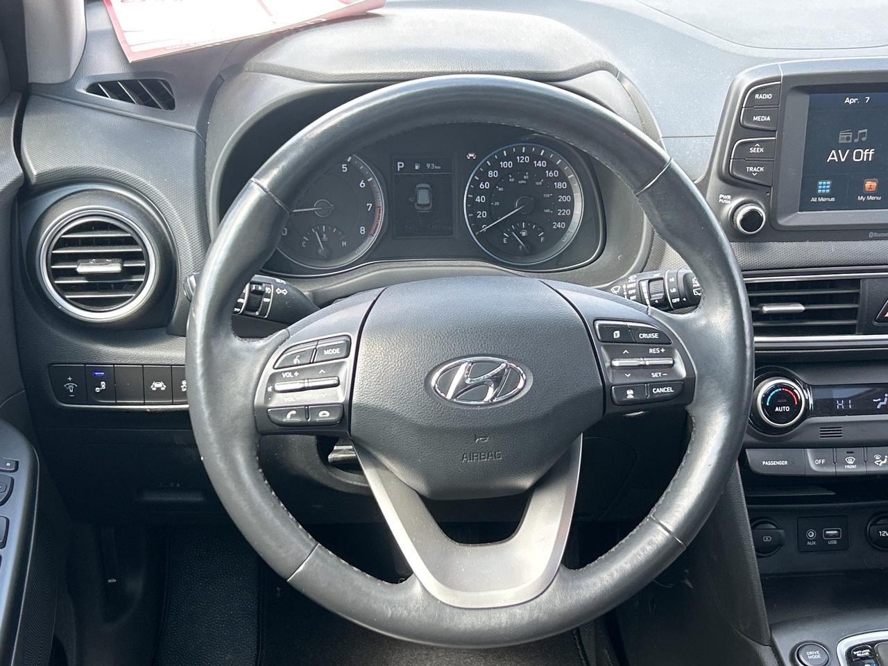 2020 Hyundai KONA LUXURY, CLEAN CARFAX, SUNROOF, LEATHER, BACKUP CAM - Photo #12