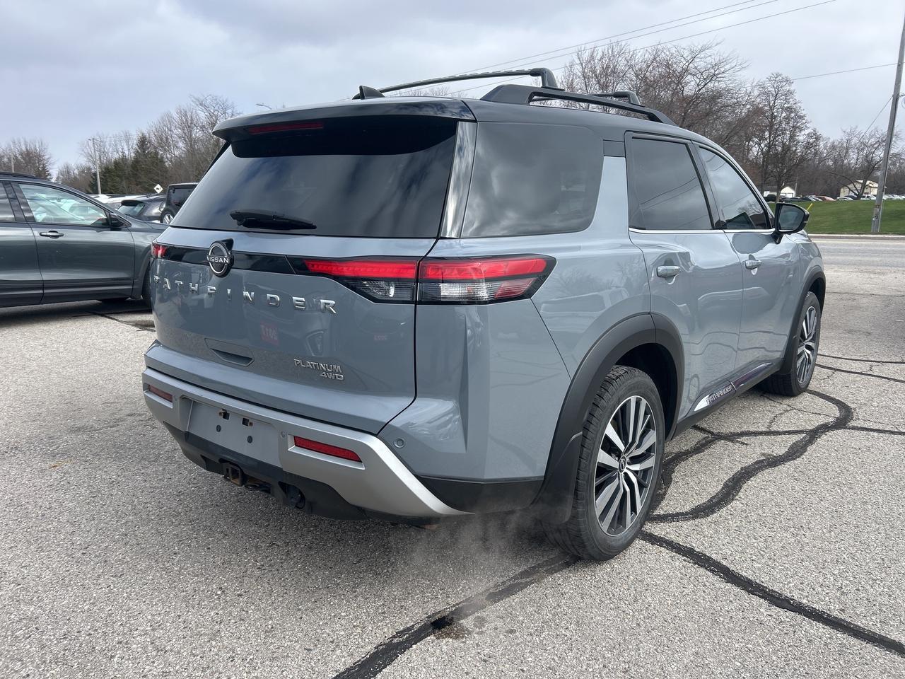 2022 Nissan Pathfinder PLATINUM, AWD, CLEAN CARFAX, 7 PASS, REMOTE START! - Photo #6
