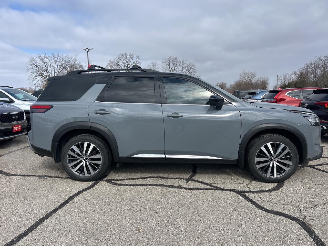 2022 Nissan Pathfinder PLATINUM, AWD, CLEAN CARFAX, 7 PASS, REMOTE START! - Photo #7