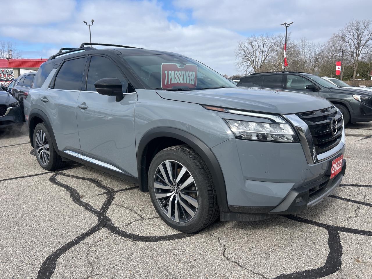 2022 Nissan Pathfinder PLATINUM, AWD, CLEAN CARFAX, 7 PASS, REMOTE START! - Photo #8