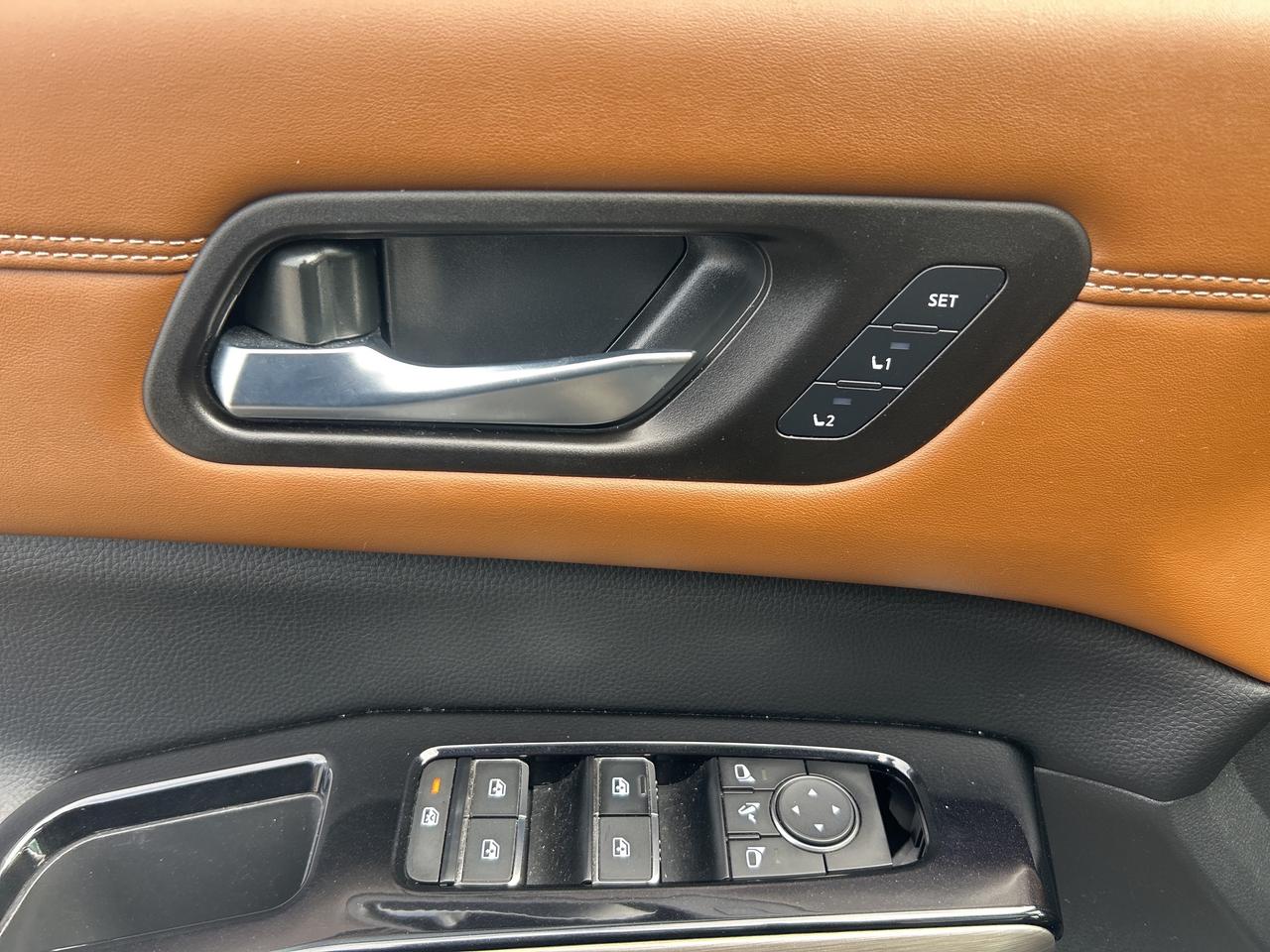 2022 Nissan Pathfinder PLATINUM, AWD, CLEAN CARFAX, 7 PASS, REMOTE START! - Photo #12