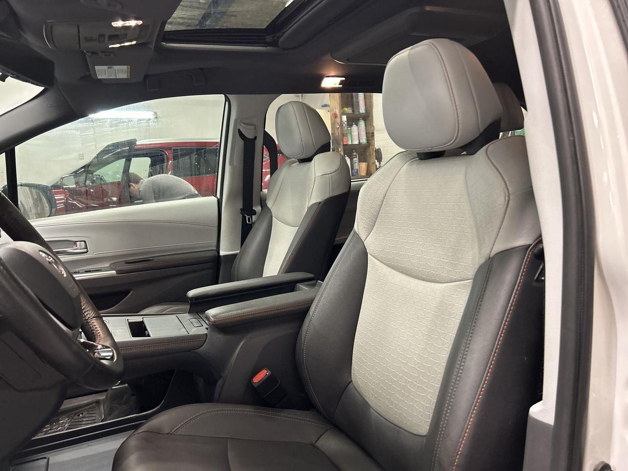 2023 Toyota Sienna XSE PREMIUM HYBRID AWD | 7-PASS |LEATHER | DVD Photo