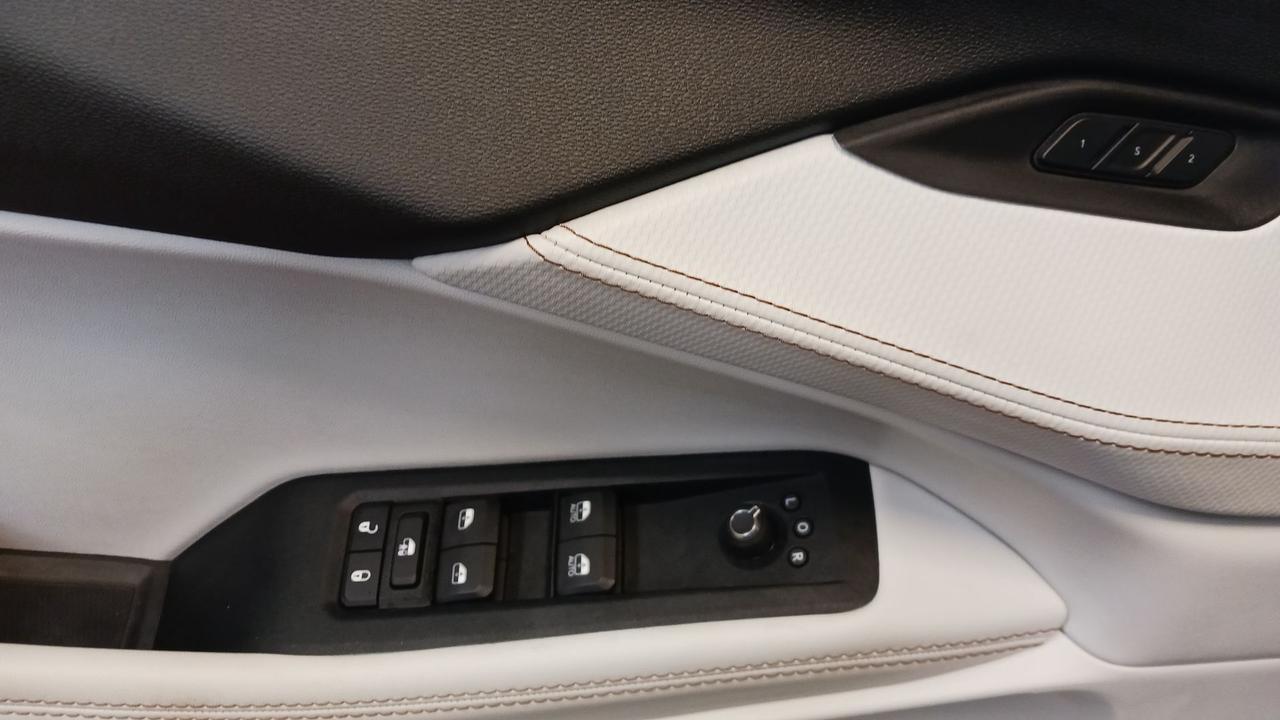 2026 Jeep Cherokee Overland 4x4 Photo