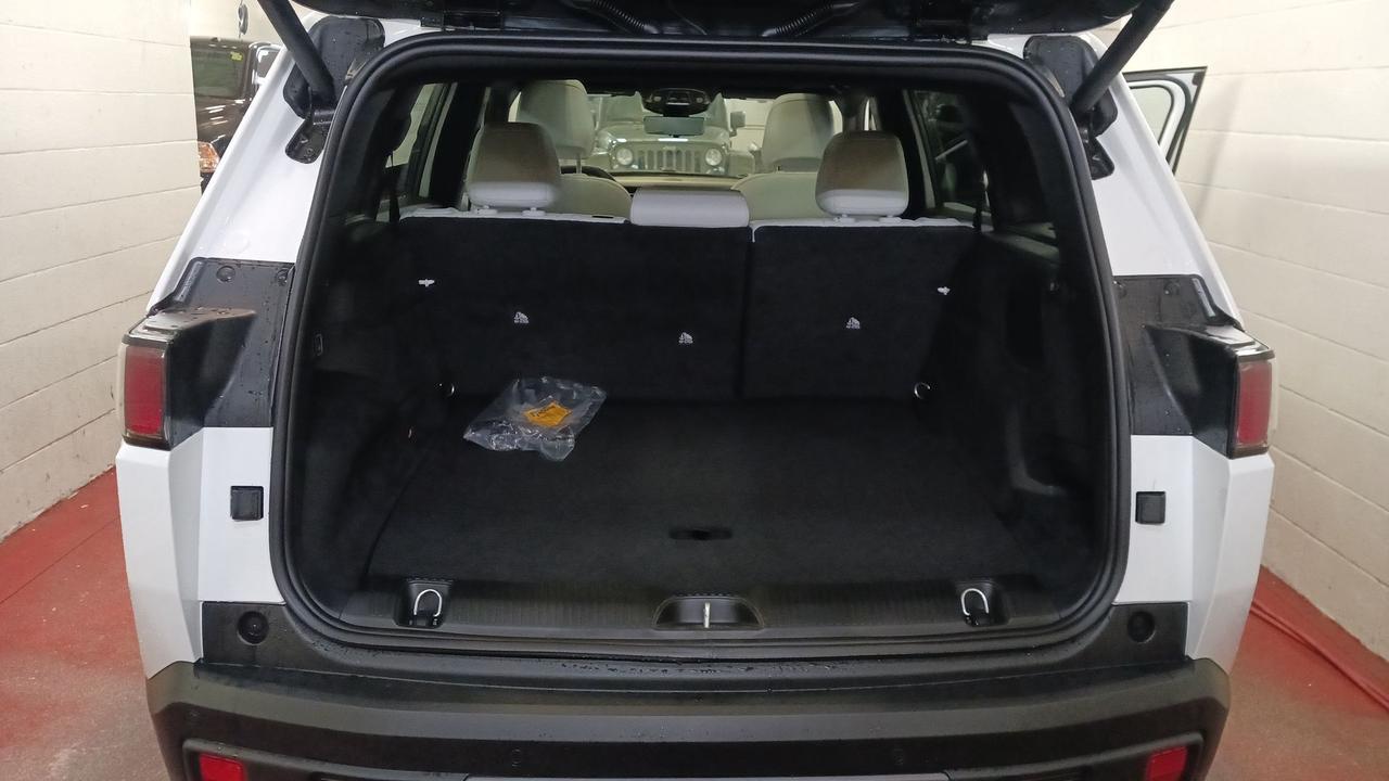 2026 Jeep Cherokee Overland 4x4 Photo